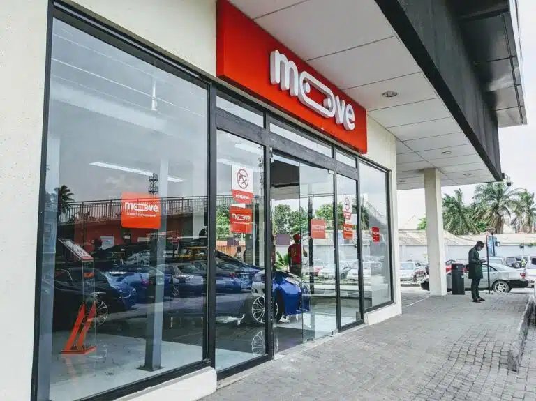 It shows a showroom with the "Move" Signature in the front door